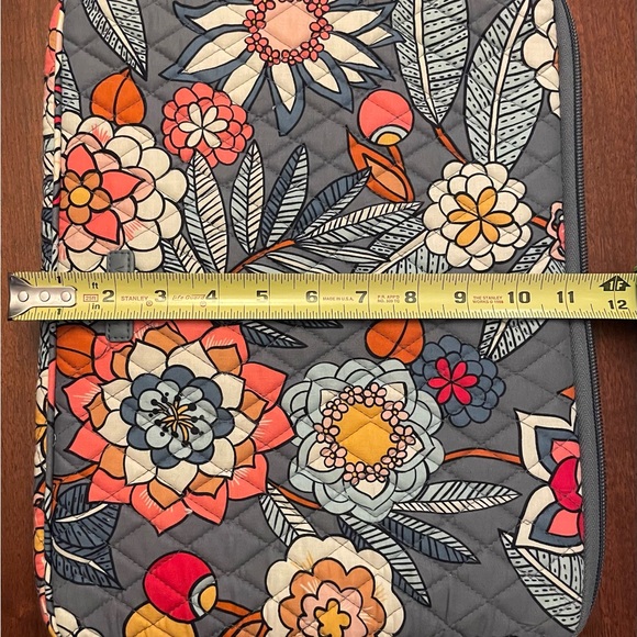 VERA BRADLEY Soft Sided Laptop/Tablet Case - Picture 6 of 6